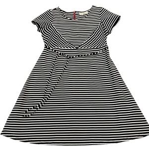 Jessica Simpson A shape dress with red zipper in the back!